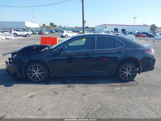 46140585 :رقم المزاد ، 4T1G11AK5NU659883 vin ، 2022 Toyota Camry Se مزاد بيع