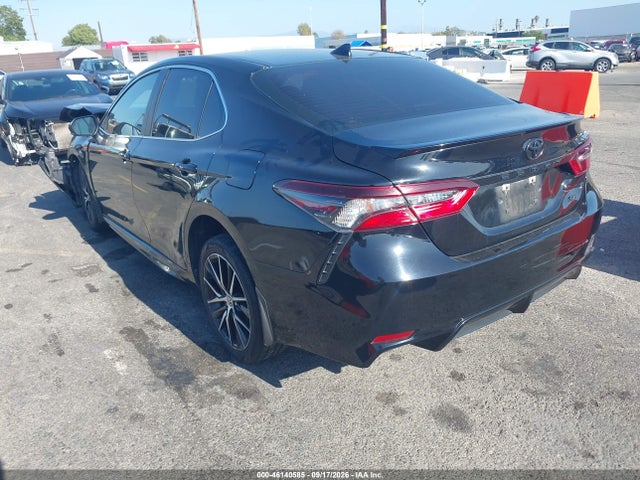 46140585 :رقم المزاد ، 4T1G11AK5NU659883 vin ، 2022 Toyota Camry Se مزاد بيع