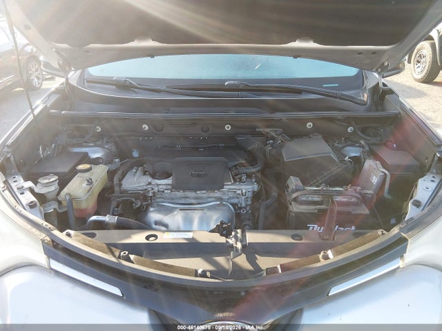 2T3ZFREV7GW293173 Toyota RAV4 LE