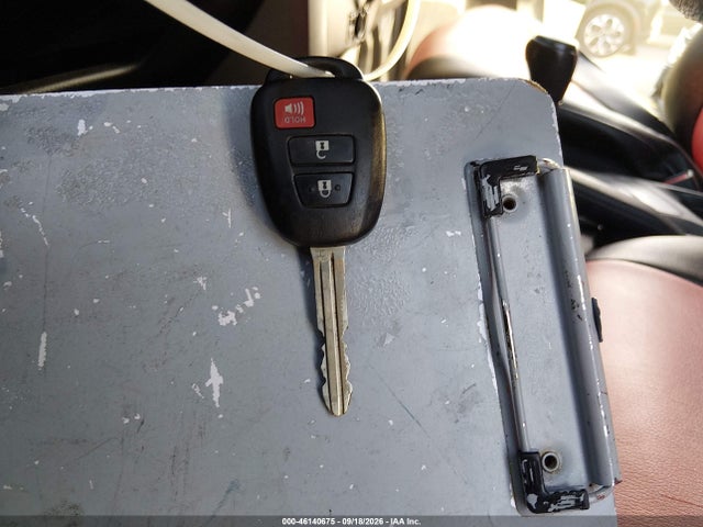 2T3ZFREV7GW293173 Toyota RAV4 LE