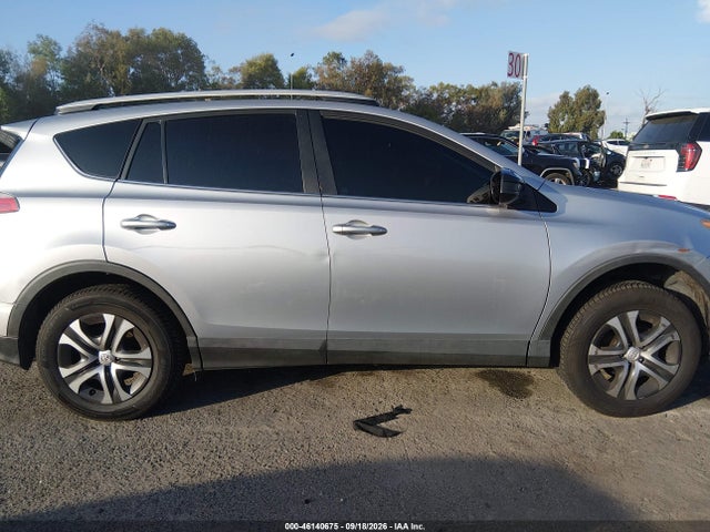 2T3ZFREV7GW293173 Toyota RAV4 LE
