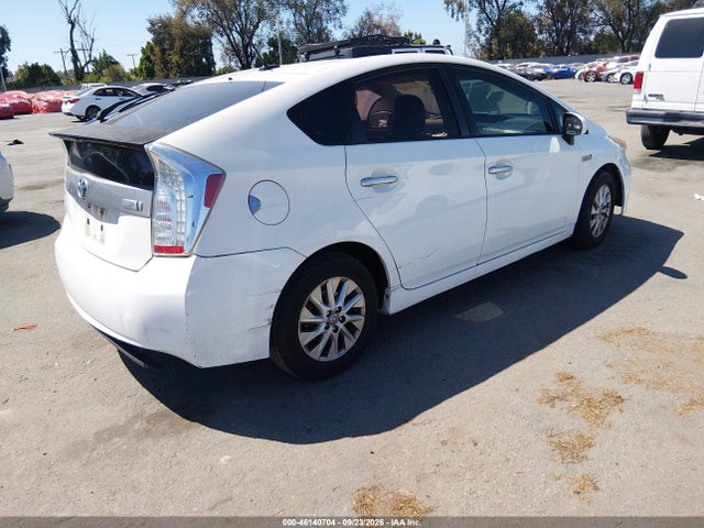 46140704 :رقم المزاد ، JTDKN3DP2E3052383 vin ، 2014 Toyota Prius Plug-in Advanced مزاد بيع