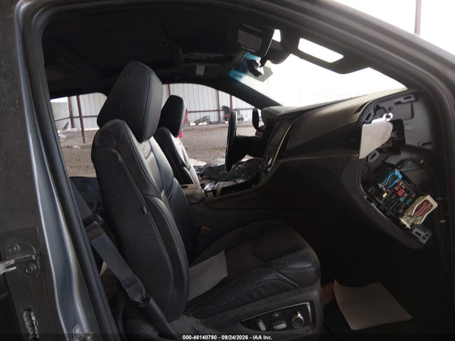 46140790 :رقم المزاد ، 1GYS4DKJ1KR337456 vin ، 2019 Cadillac Escalade Platinum مزاد بيع