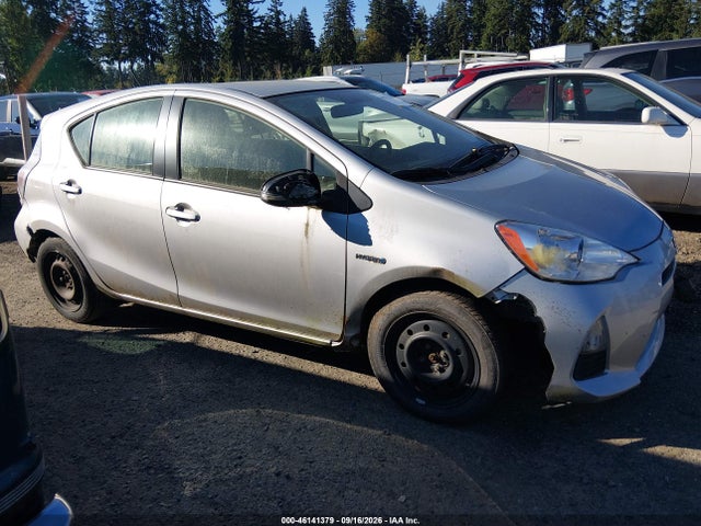 Toyota Prius C Two 2014 JTDKDTB35E1075218 Image 14
