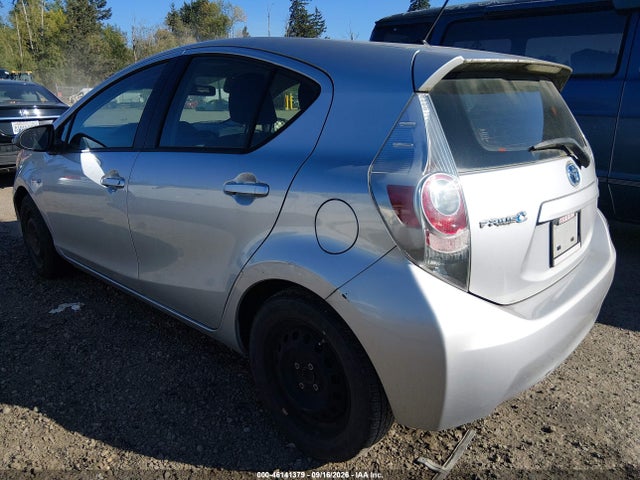 Toyota Prius C Two 2014 JTDKDTB35E1075218 Image 3