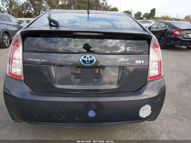 JTDKN3DU2F0421106 Toyota Prius Two