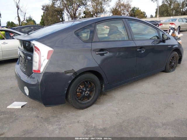 JTDKN3DU2F0421106 Toyota Prius Two