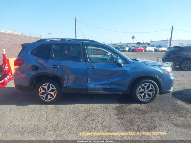 2020 Subaru Forester Premium მანქანა იყიდება აუქციონზე, vin: JF2SKAJC4LH500090, აუქციონის ნომერი: 46141629