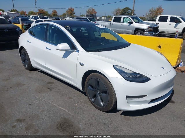 46141671 :رقم المزاد ، 5YJ3E1EBXJF066976 vin ، 2018 Tesla Model 3 Long Range/performance مزاد بيع