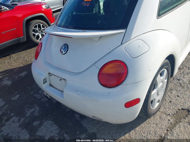 46141958 :رقم المزاد ، 3VWCC21C2YM461960 vin ، 2000 Volkswagen New Beetle Gls مزاد بيع
