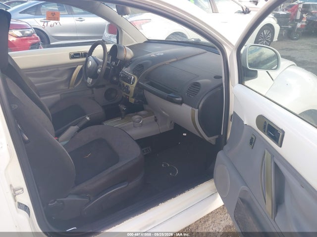 46141958 :رقم المزاد ، 3VWCC21C2YM461960 vin ، 2000 Volkswagen New Beetle Gls مزاد بيع