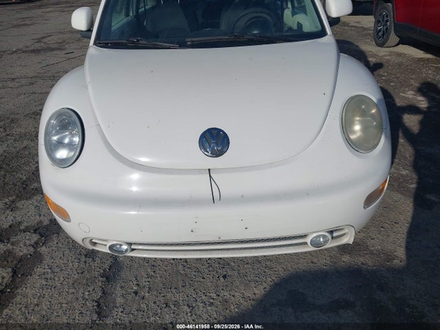 46141958 :رقم المزاد ، 3VWCC21C2YM461960 vin ، 2000 Volkswagen New Beetle Gls مزاد بيع