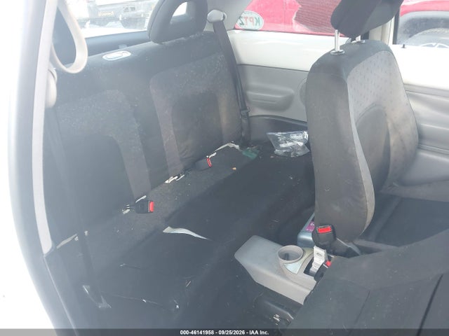 46141958 :رقم المزاد ، 3VWCC21C2YM461960 vin ، 2000 Volkswagen New Beetle Gls مزاد بيع