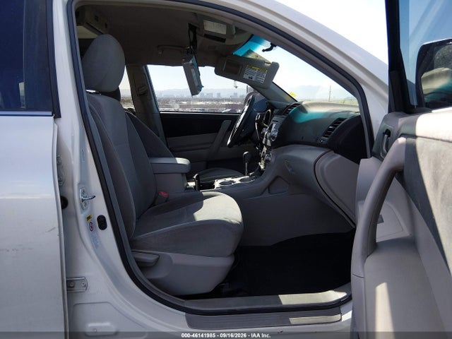 2011 Toyota Highlander Base V6 მანქანა იყიდება აუქციონზე, vin: 5TDZK3EH3BS048657, აუქციონის ნომერი: 46141985
