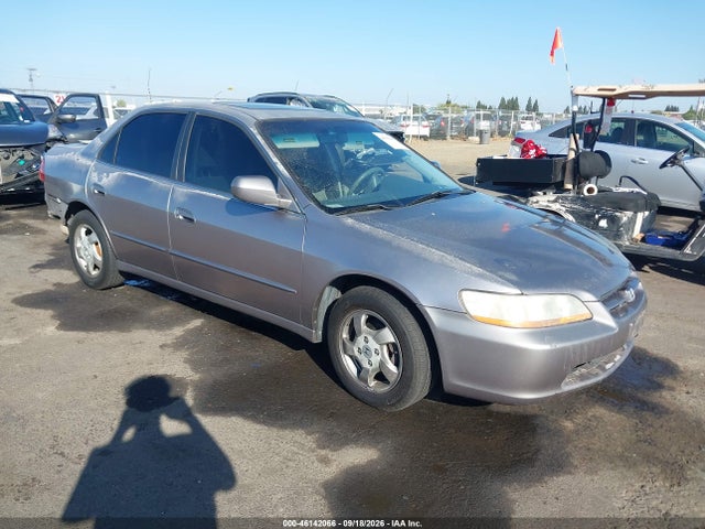 Auction sale of the 2000 Honda Accord 2.3 Ex, vin: 1HGCG6678YA077352, lot number: 46142066