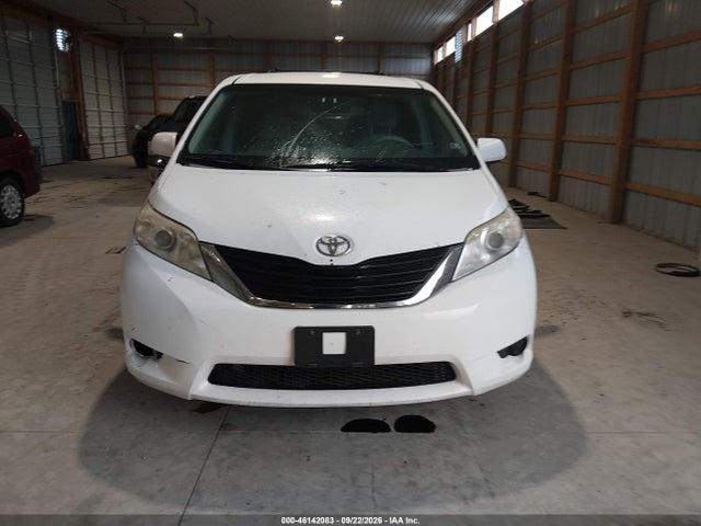 2012 Toyota Sienna Le V6 8 Passenger მანქანა იყიდება აუქციონზე, vin: 5TDKK3DC1CS258263, აუქციონის ნომერი: 46142083