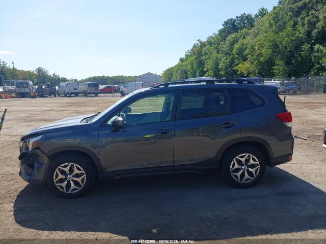 46142368 :رقم المزاد ، JF2SKAECXNH464323 vin ، 2022 Subaru Forester Premium مزاد بيع