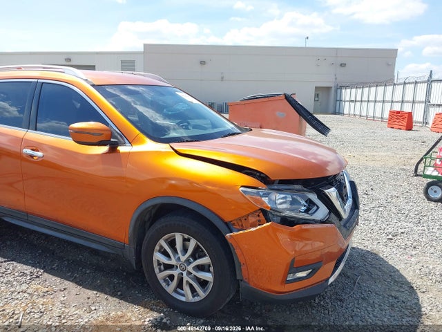 2017 Nissan Rogue Sv მანქანა იყიდება აუქციონზე, vin: JN8AT2MT1HW141121, აუქციონის ნომერი: 46142709