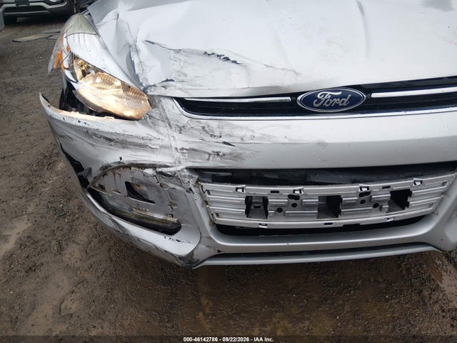46142786 :رقم المزاد ، 1FMCU9J92FUB21435 vin ، 2015 Ford Escape Titanium مزاد بيع