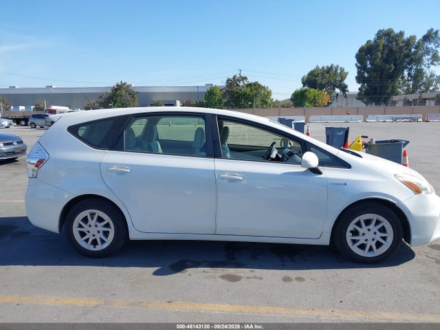JTDZN3EUXE3291439 Toyota Prius V Three