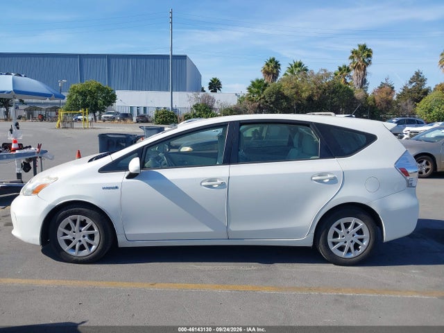 JTDZN3EUXE3291439 Toyota Prius V Three
