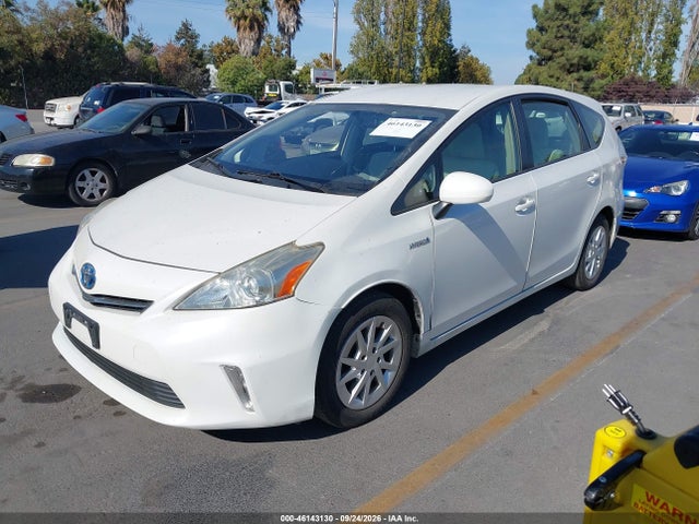 JTDZN3EUXE3291439 Toyota Prius V Three