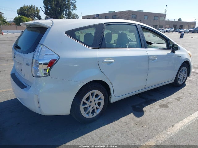 JTDZN3EUXE3291439 Toyota Prius V Three