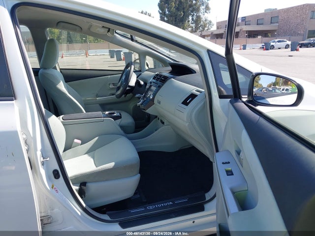 JTDZN3EUXE3291439 Toyota Prius V Three