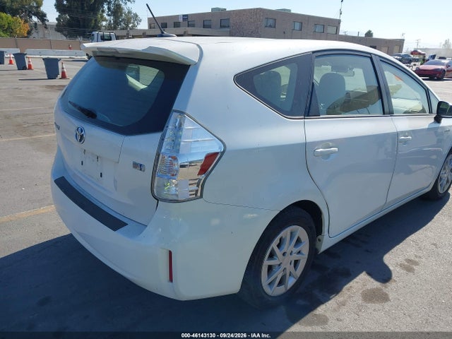 JTDZN3EUXE3291439 Toyota Prius V Three