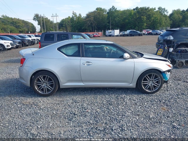 46143515 :رقم المزاد ، JTKJF5C76B3006680 vin ، 2011 Scion Tc مزاد بيع