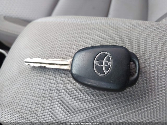 46143579 :رقم المزاد ، 5YFBURHE6HP670476 vin ، 2017 Toyota Corolla Le مزاد بيع