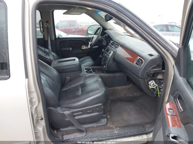 2014 Gmc Yukon Xl 1500 Slt მანქანა იყიდება აუქციონზე, vin: 1GKS1KE01ER117863, აუქციონის ნომერი: 46143670