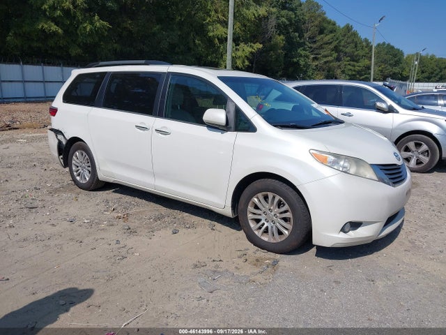 Auction sale of the 2017 Toyota Sienna Xle 8 Passenger, vin: 5TDYZ3DC2HS900129, lot number: 46143996