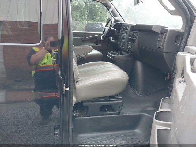 2020 Chevrolet Express Passenger Rwd 3500 Extended Wheelbase Ls მანქანა იყიდება აუქციონზე, vin: 1GAZGNFP8L1272095, აუქციონის ნომერი: 46144128