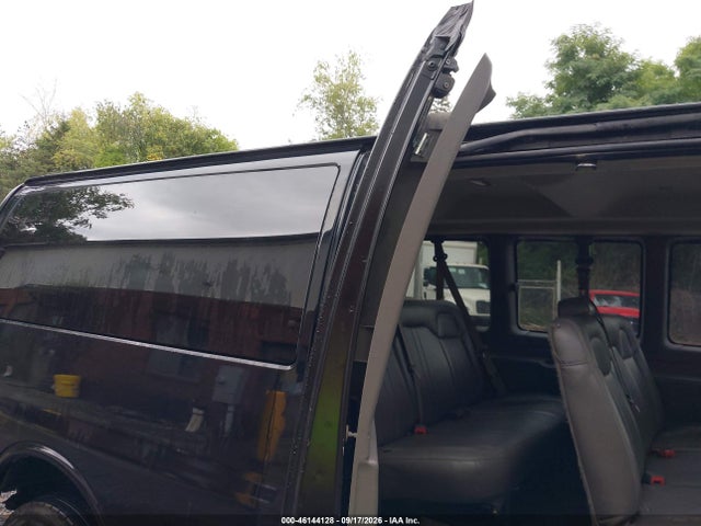 2020 Chevrolet Express Passenger Rwd 3500 Extended Wheelbase Ls მანქანა იყიდება აუქციონზე, vin: 1GAZGNFP8L1272095, აუქციონის ნომერი: 46144128