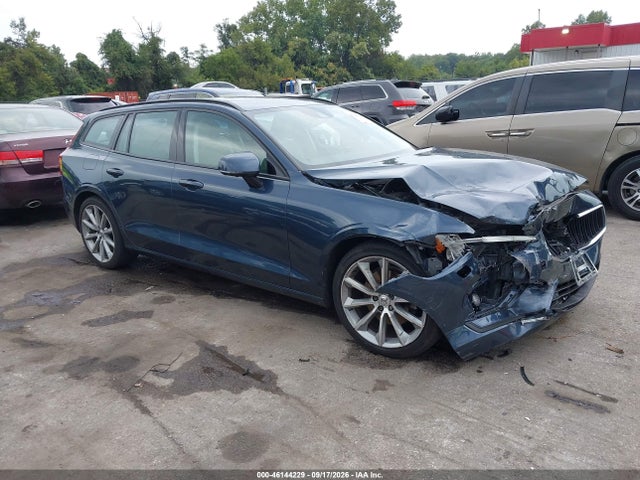 46144229 :رقم المزاد ، YV1102EK7L2356040 vin ، 2020 Volvo V60 T5 Momentum مزاد بيع