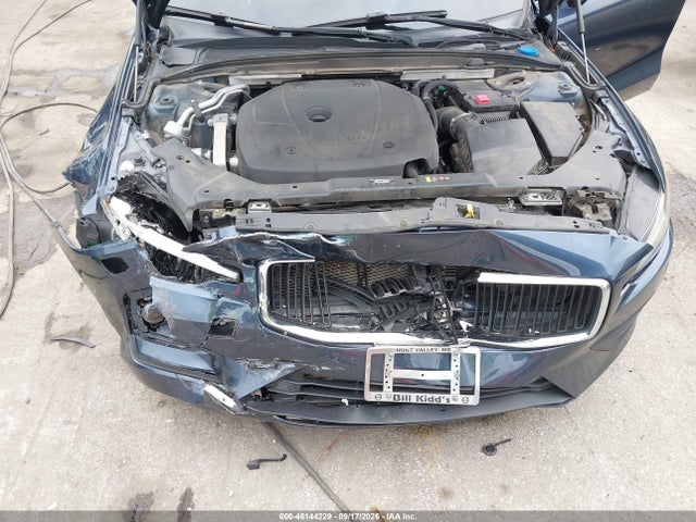 46144229 :رقم المزاد ، YV1102EK7L2356040 vin ، 2020 Volvo V60 T5 Momentum مزاد بيع