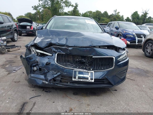 46144229 :رقم المزاد ، YV1102EK7L2356040 vin ، 2020 Volvo V60 T5 Momentum مزاد بيع