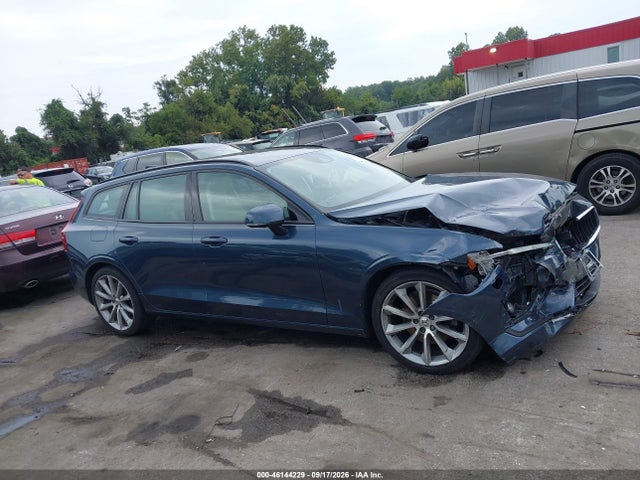 46144229 :رقم المزاد ، YV1102EK7L2356040 vin ، 2020 Volvo V60 T5 Momentum مزاد بيع