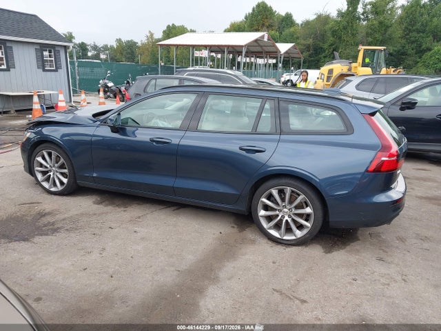 46144229 :رقم المزاد ، YV1102EK7L2356040 vin ، 2020 Volvo V60 T5 Momentum مزاد بيع