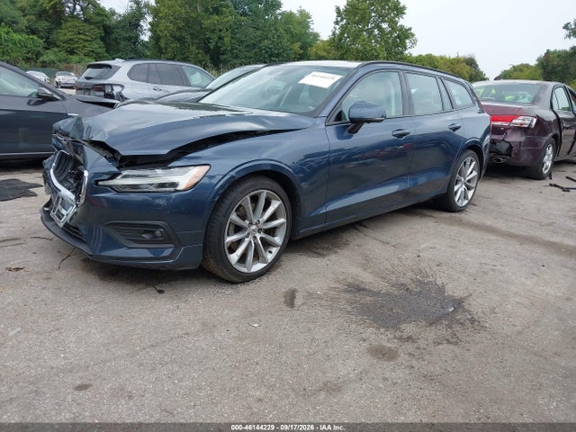 46144229 :رقم المزاد ، YV1102EK7L2356040 vin ، 2020 Volvo V60 T5 Momentum مزاد بيع