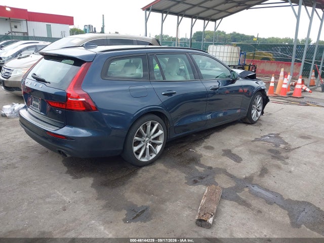 46144229 :رقم المزاد ، YV1102EK7L2356040 vin ، 2020 Volvo V60 T5 Momentum مزاد بيع