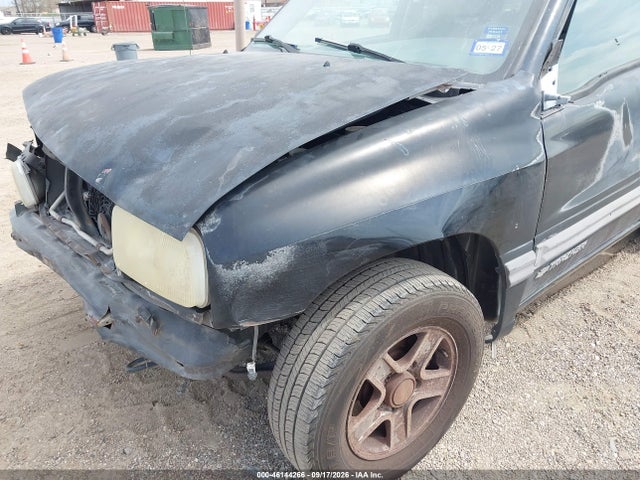 Продажа на аукционе авто 2003 Chevrolet Tracker Hard Top Base, vin: 2CNBE13C236943410, номер лота: 46144266