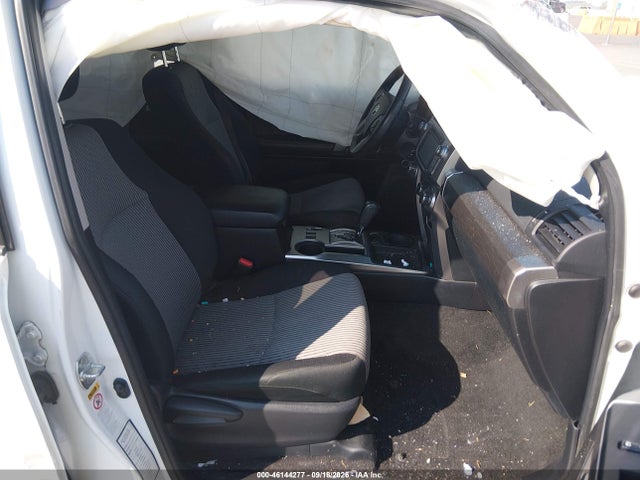 2018 Toyota 4runner Sr5 მანქანა იყიდება აუქციონზე, vin: JTEZU5JR4J5174952, აუქციონის ნომერი: 46144277
