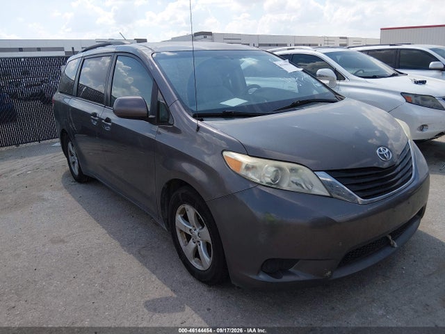 2013 Toyota Sienna Le V6 8 Passenger მანქანა იყიდება აუქციონზე, vin: 5TDKK3DC8DS310490, აუქციონის ნომერი: 46144454