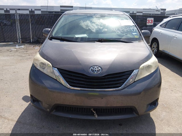 2013 Toyota Sienna Le V6 8 Passenger მანქანა იყიდება აუქციონზე, vin: 5TDKK3DC8DS310490, აუქციონის ნომერი: 46144454