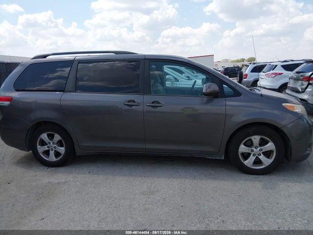 2013 Toyota Sienna Le V6 8 Passenger მანქანა იყიდება აუქციონზე, vin: 5TDKK3DC8DS310490, აუქციონის ნომერი: 46144454