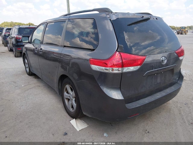 2013 Toyota Sienna Le V6 8 Passenger მანქანა იყიდება აუქციონზე, vin: 5TDKK3DC8DS310490, აუქციონის ნომერი: 46144454