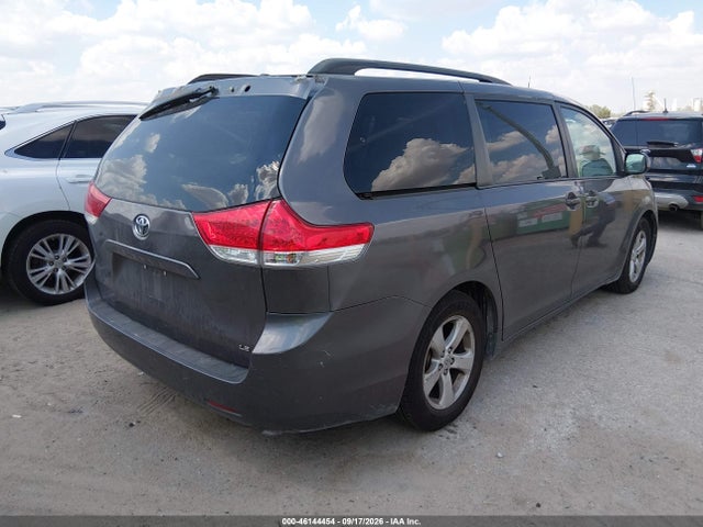 2013 Toyota Sienna Le V6 8 Passenger მანქანა იყიდება აუქციონზე, vin: 5TDKK3DC8DS310490, აუქციონის ნომერი: 46144454