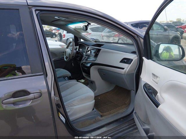 2013 Toyota Sienna Le V6 8 Passenger მანქანა იყიდება აუქციონზე, vin: 5TDKK3DC8DS310490, აუქციონის ნომერი: 46144454